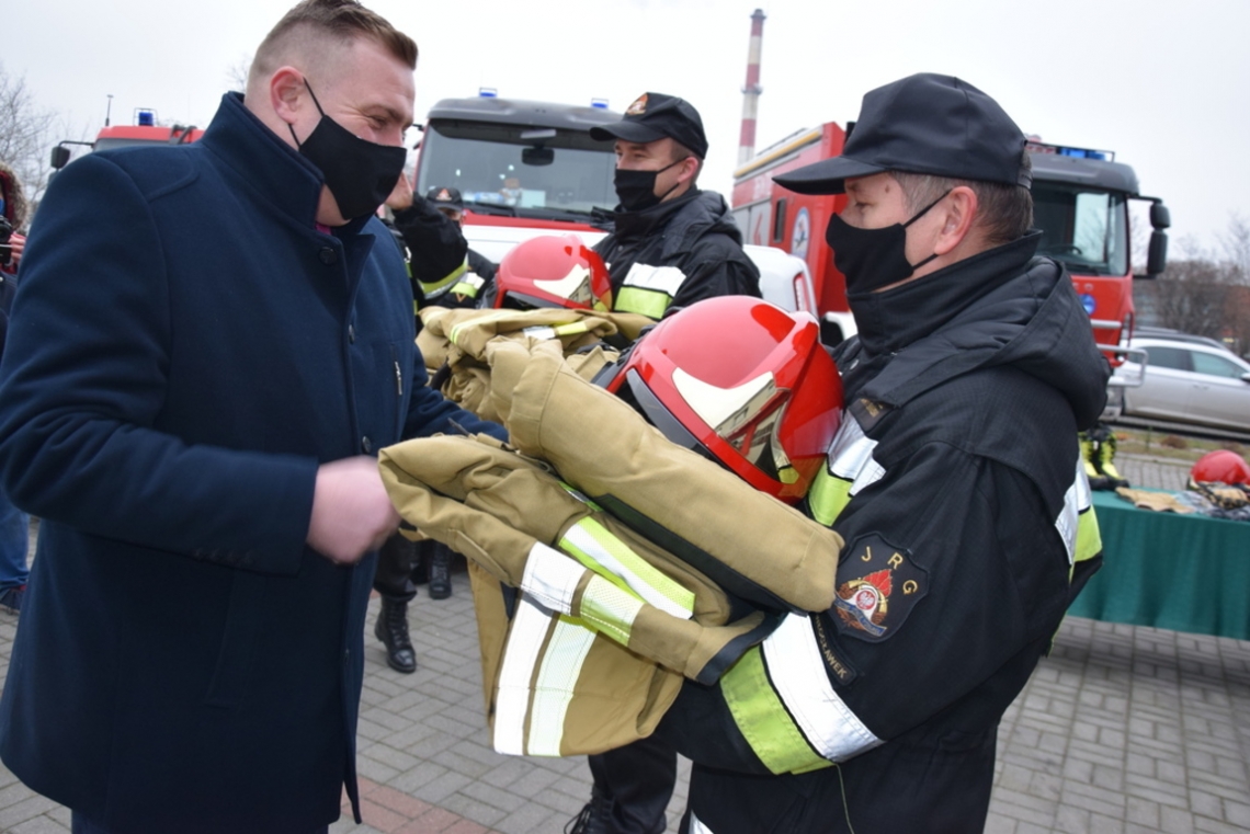Przekazanie sprzętu dla Komendy Miejskiej PSP we Włocławku