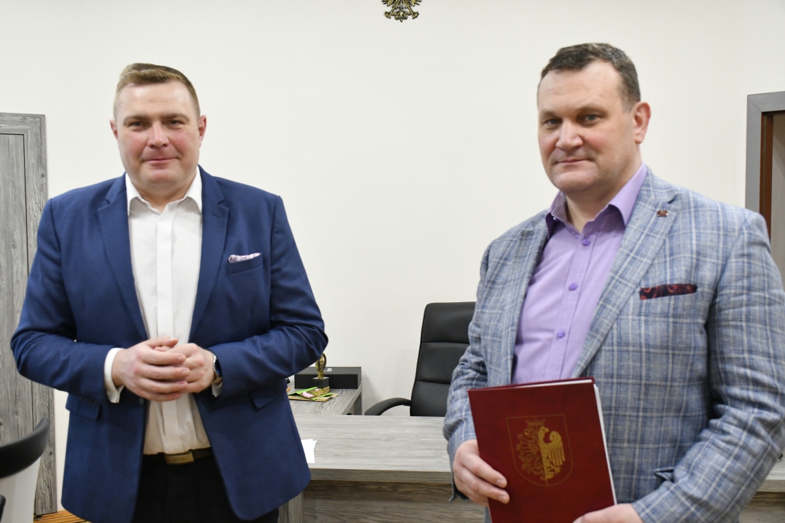 Umowa na remont kolejnych odcinków dróg powiatowych podpisana 
