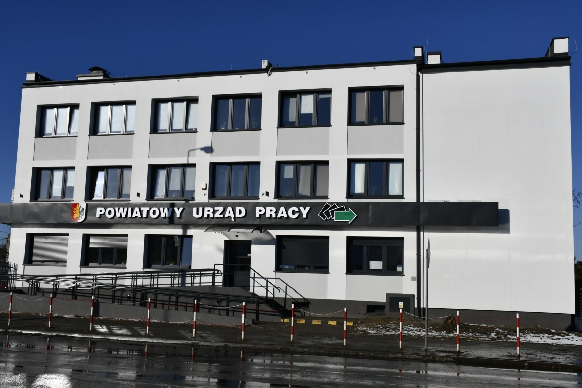 Powiatowy Urząd Pracy solidarny z Ukrainą.  Nie tylko mówi o wsparciu, ale  jak wszyscy bierze się ostro do pracy !