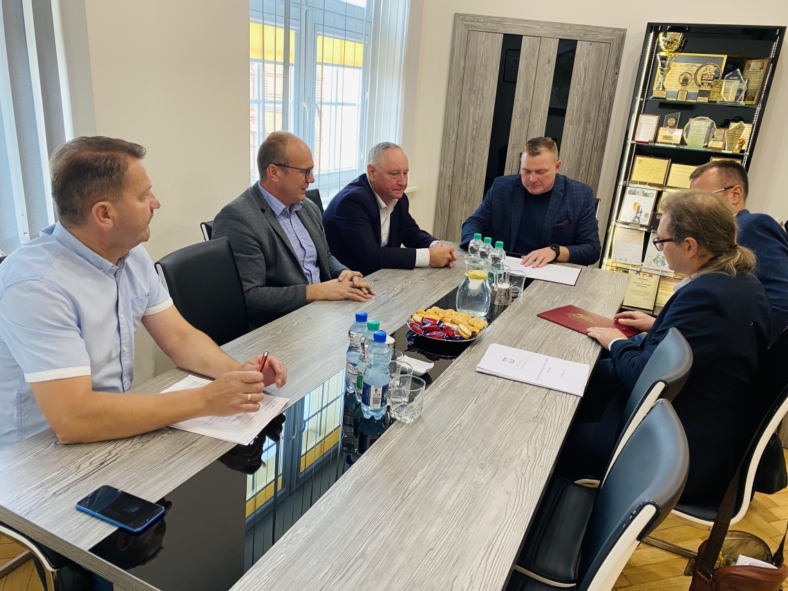 Umowa na projekt hal sportowych podpisana!