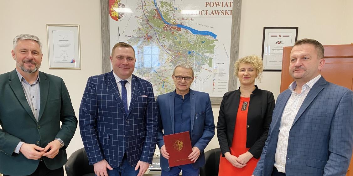Umowa na wyposażenie pomieszczeń budynku przychodni specjalistycznych w ramach realizacji zadania pn. "Budowa Powiatowego Centrum Zdrowia" podpisana!