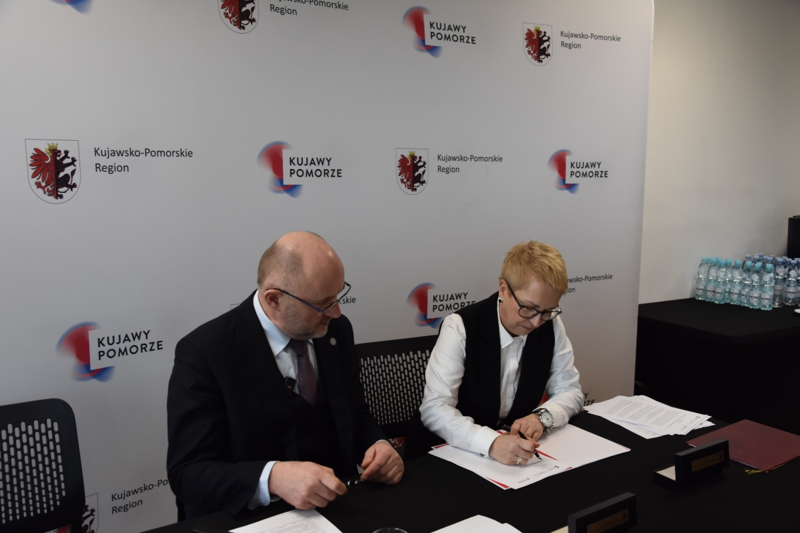 Uroczyste podpisanie umowy partnerskiej na realizację projektu "Rodzina w centrum Etap I"